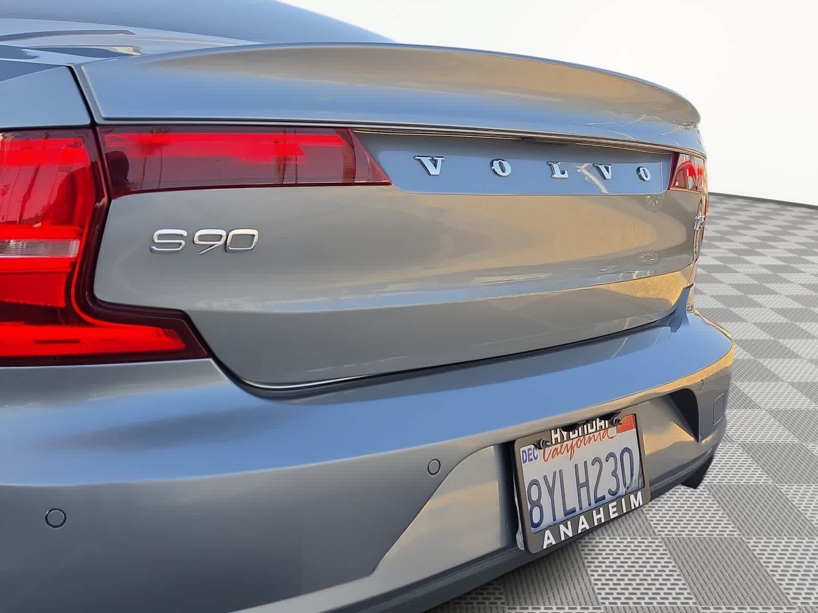 Used 2018 Volvo S90 T5 Momentum w/ Convenience Package FWD image 12