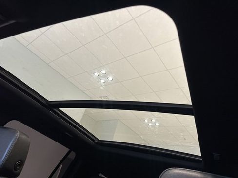 Certified 2024 Chevrolet Suburban Z71 w/ Luxury Package image 25