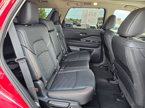 Used 2025 Nissan Kicks SV AWD/4WD image 41