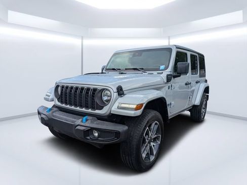 Used 2024 Jeep Wrangler Unlimited AWD/4WD image 7