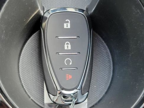 Used 2024 Chevrolet Trax RS FWD image 27