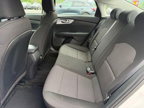 Used 2022 Kia Forte LXS FWD image 9
