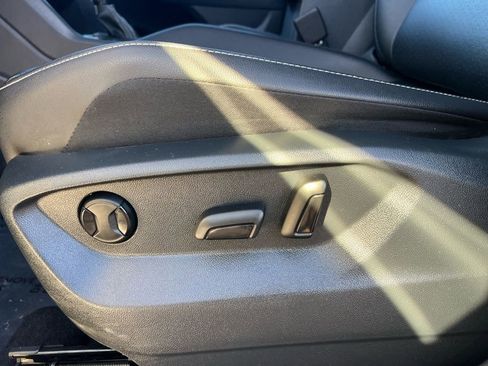 Used 2021 Volkswagen Tiguan SE w/ Panoramic Sunroof Package image 28