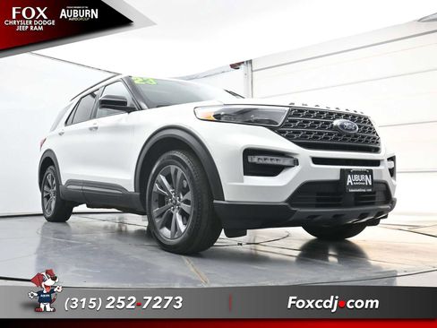 Used 2023 Ford Explorer XLT w/ Equipment Group 202A AWD/4WD image 19