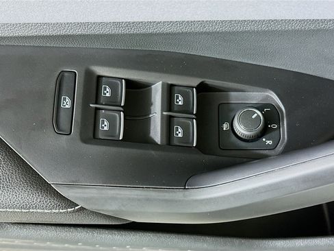 Used 2025 Volkswagen Jetta SE image 14