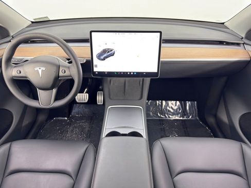 Used 2024 Tesla Model Y Performance image 13