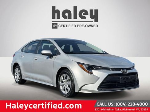 Used 2025 Toyota Corolla LE image 1