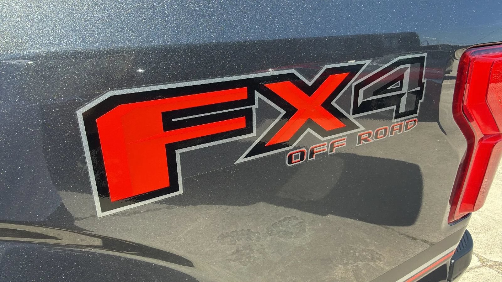Used 2019 Ford F150 Lariat w/ Equipment Group 502A Luxury AWD/4WD image 21