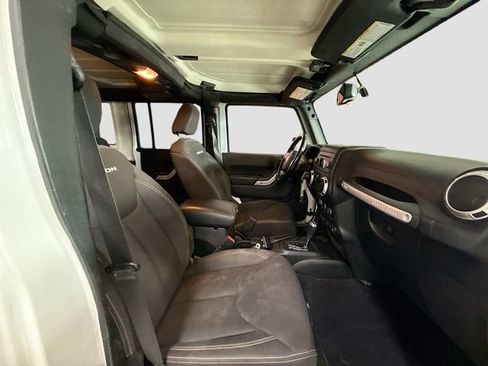 Used 2016 Jeep Wrangler Unlimited Rubicon image 25