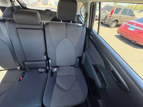 Used 2025 Toyota Highlander LE FWD image 40