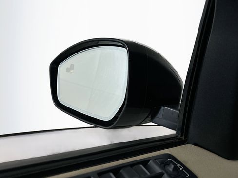 Used 2018 Land Rover Discovery Sport HSE AWD/4WD image 16