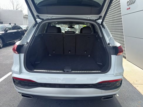 Used 2025 Audi Q5 Premium w/ Convenience Package image 9