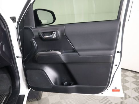 Used 2019 Toyota Tacoma TRD Off-Road image 26