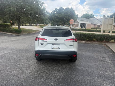 Used 2024 Toyota Corolla Cross AWD Hybrid image 9
