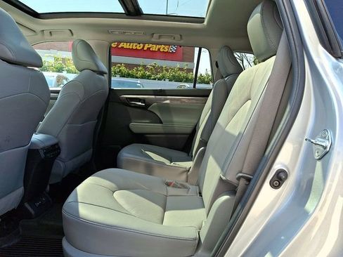 Used 2022 Toyota Highlander Platinum image 10