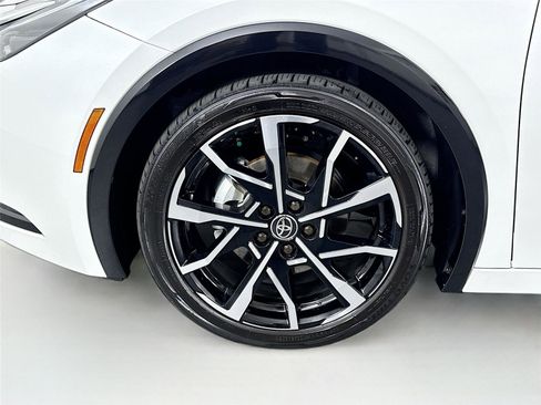 Used 2025 Toyota Prius Plug-In Hybrid image 40