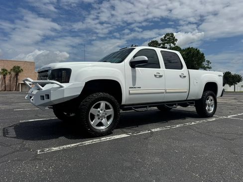 Used 2014 GMC Sierra 2500 SLT w/ SLT Convenience Package AWD/4WD image 2