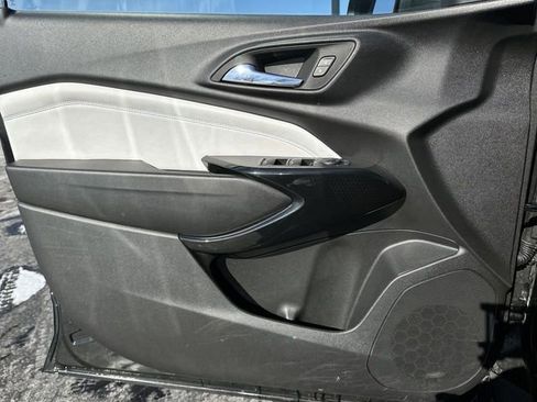 Used 2024 Chevrolet Trax LT image 22