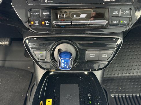 Certified 2022 Toyota Prius XLE image 18