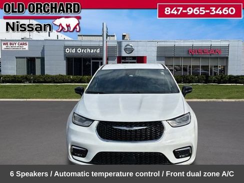 Used 2024 Chrysler Pacifica Touring FWD image 2