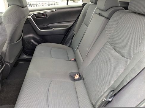 Used 2022 Toyota RAV4 LE AWD/4WD image 13