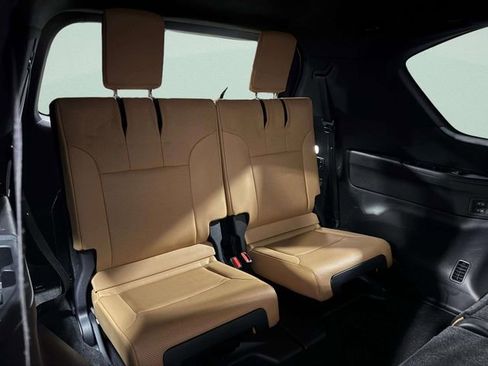 Used 2023 Lexus LX 600 4WD w/ Luxury Package image 30