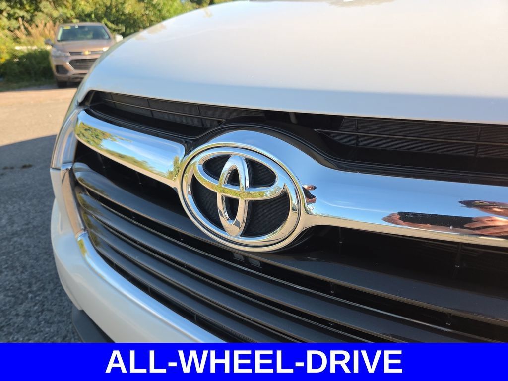 Used 2016 Toyota Highlander XLE AWD/4WD image 20