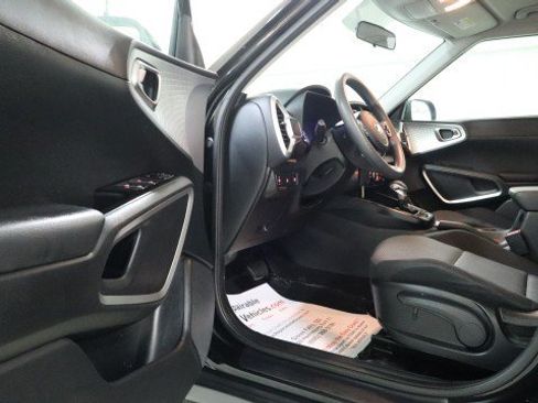 Used 2021 Kia Soul LX FWD image 9