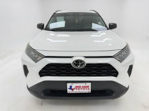 Used 2021 Toyota RAV4 LE FWD image 3