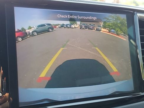 Used 2023 Chrysler Pacifica Touring-L FWD image 20
