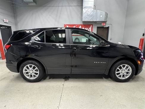 Used 2023 Chevrolet Equinox LT w/ Driver Convenience Package AWD/4WD image 9