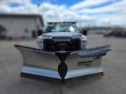 Used 2016 Ford F350 XL w/ Power Equipment Group AWD/4WD image 2