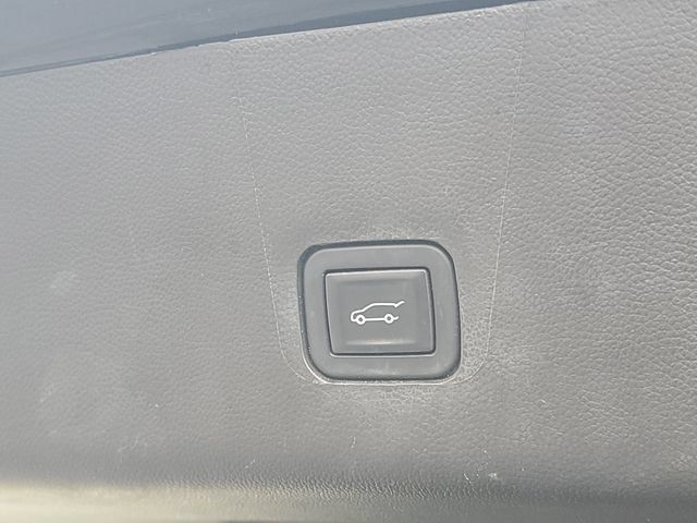 Used 2019 Chevrolet Traverse RS w/ LPO, Floor Liner Package AWD/4WD image 9