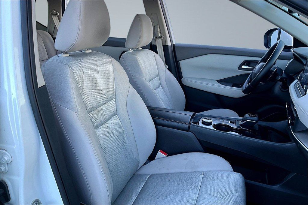 Used 2025 Nissan Rogue SV AWD/4WD image 30