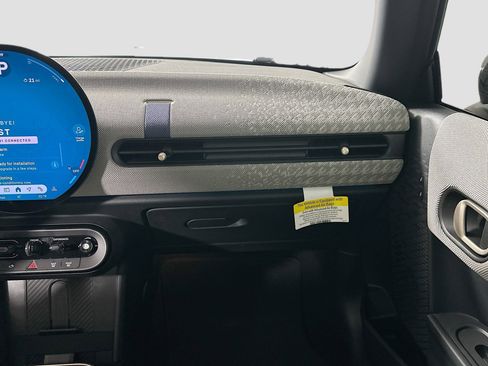 Used 2025 MINI Cooper 2-Door Hardtop image 23