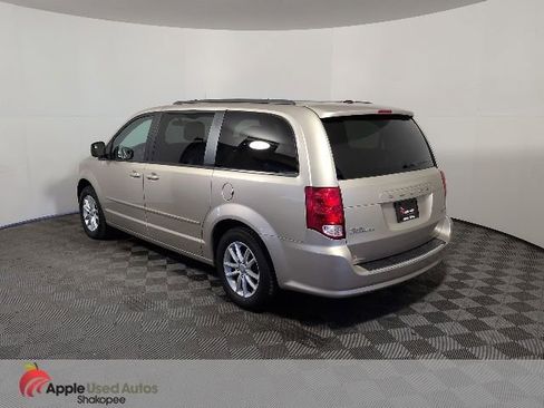 Used 2016 Dodge Grand Caravan SXT FWD image 4