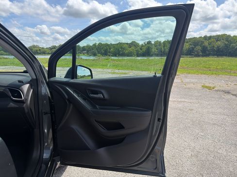 Used 2020 Chevrolet Trax LS w/ Tint and Cruise Package FWD image 19