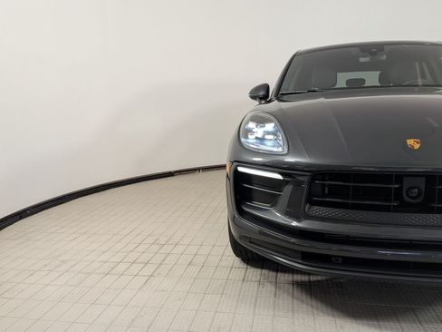 Used 2023 Porsche Macan AWD/4WD image 12