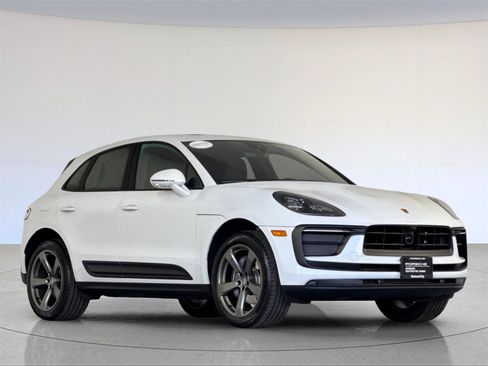 Used 2025 Porsche Macan image 10
