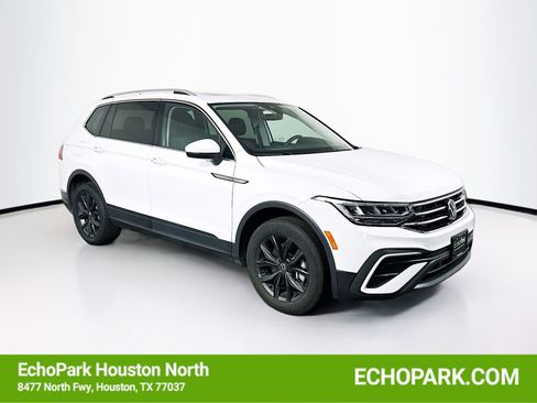 Used 2024 Volkswagen Tiguan SE image 1