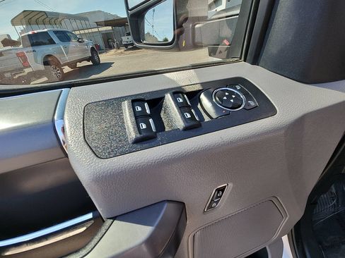 Used 2019 Ford F150 XLT w/ Equipment Group 302A Luxury AWD/4WD image 15