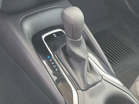 Used 2025 Toyota Corolla LE image 27