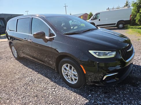 Certified 2026 Chrysler Pacifica Select FWD image 20