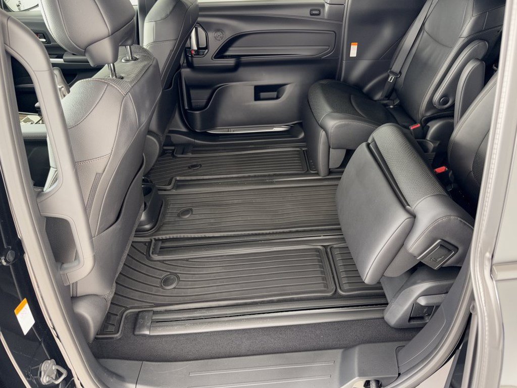 Certified 2026 Toyota Sienna Limited FWD image 25