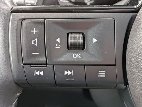 Used 2025 Nissan Pathfinder SL w/ SL Premium Package FWD image 14