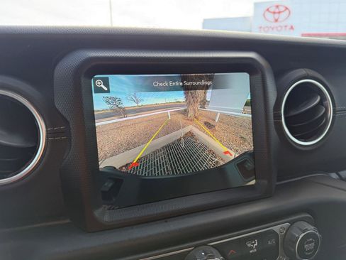 Used 2021 Jeep Gladiator Overland w/ Popular Equipment Package image 31