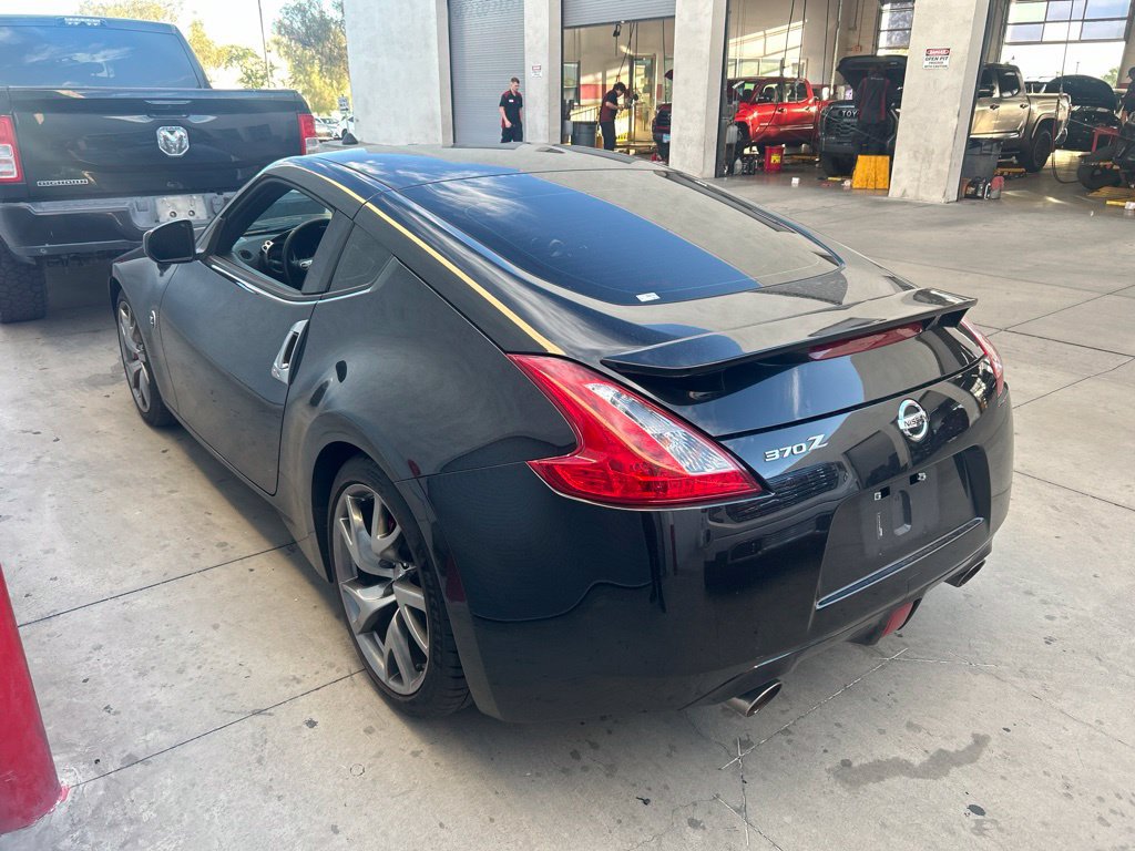 Used 2017 Nissan 370Z Coupe RWD image 4
