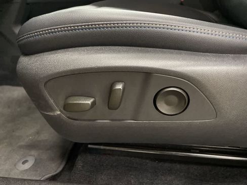 Used 2025 Chevrolet Equinox EV LT w/ Convenience Package image 14