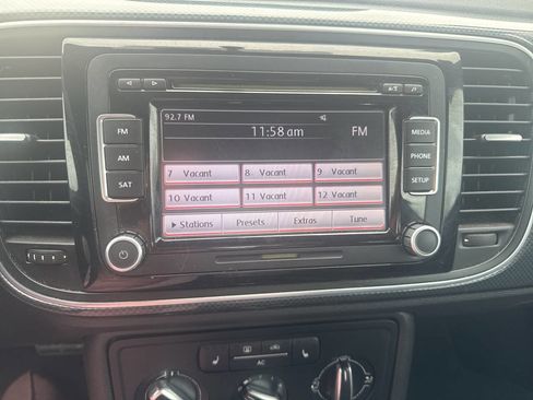 Used 2012 Volkswagen Beetle Launch Edition image 30