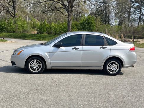 Used 2010 Ford Focus SE FWD image 3
